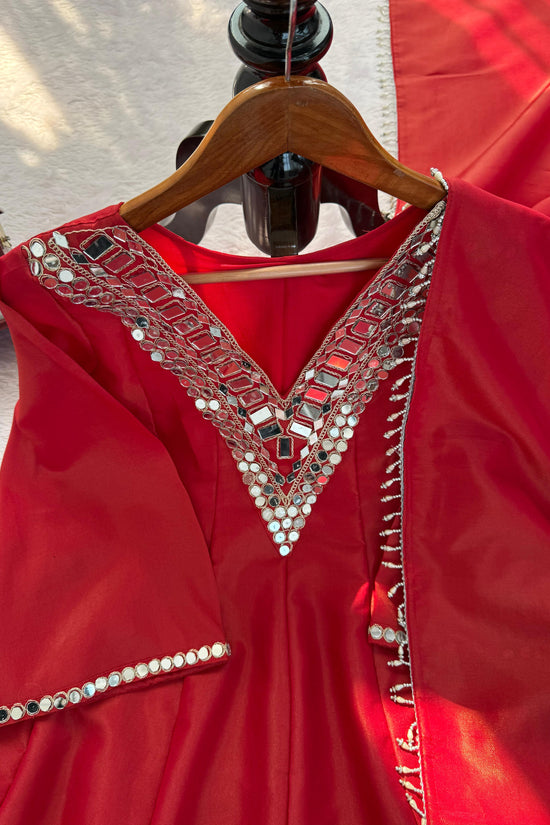 Festive Glamour in Ethnic Elegance”