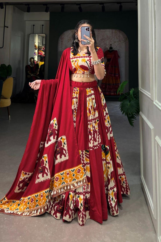 TRADITIONAL  LEHENGA  CHOLI  PREMIUM  SET