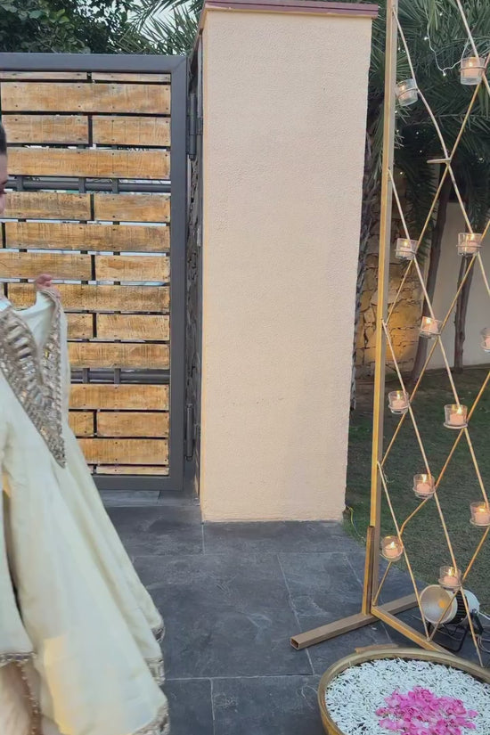 Festive Glamour in Ethnic Elegance”